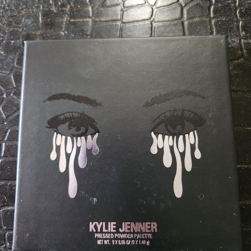 Kylie Jenner Purple Eyeshadow Palette - Picture 3 of 7